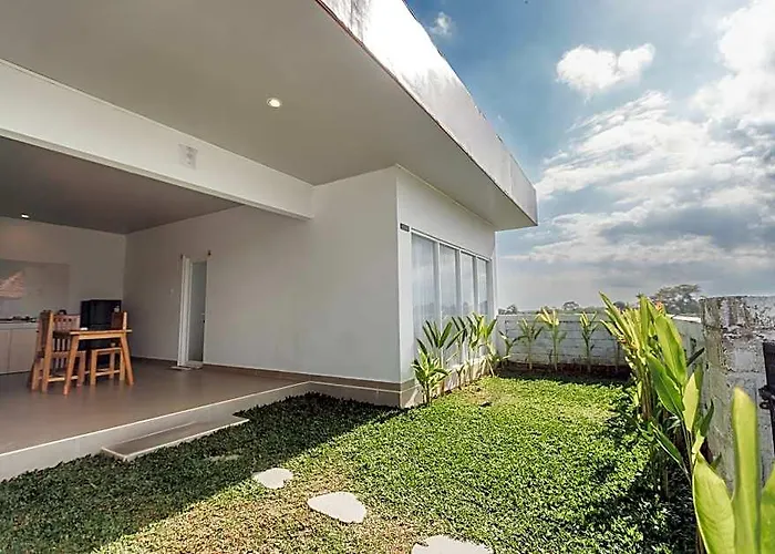 ホテル Taman Kelating